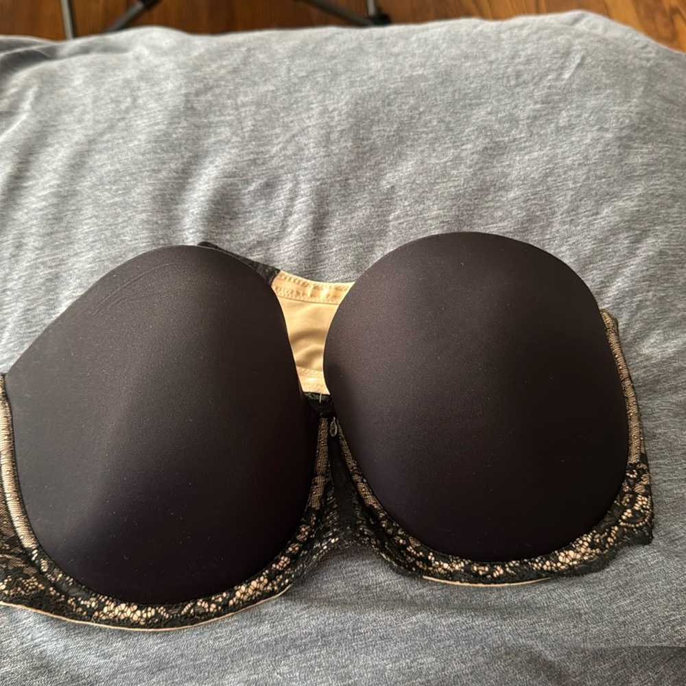 Torrid strapless bra 42dd worn in good condition as pictured